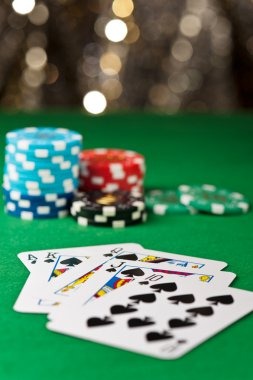 Wheel spins in real time; dealer announces the result Wheel spin in progress, dealer calling the result live